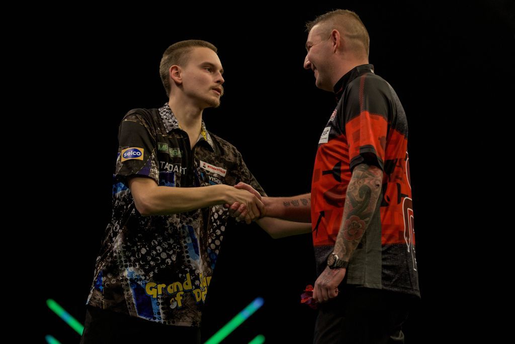 Darts WM 2025 Nathan Aspinall sichelt gegen Ricardo Pietreczko