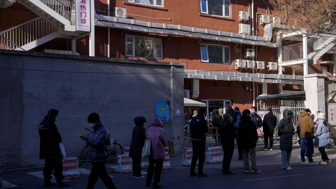 Corona-Welle rollt über China und verursacht ein "Covid-Chaos" in Krankenhäusern.