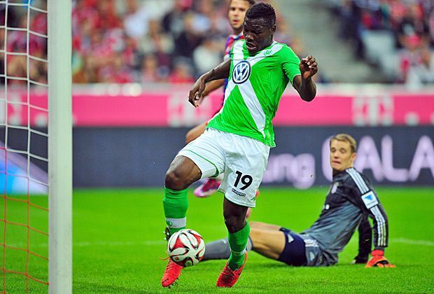 
                <strong>Junior Malanda</strong><br>
                ... sorgte Malanda im Auftaktspiel beim FC Bayern für die Szene des Spiels. In der 79. Minute prallt sein Schuss von Neuers Fuß an die Latte und wieder vor seine Füße. Der junge Belgier bugsiert den Ball jedoch aus rund einem Meter am leeren Tor vorbei.
              