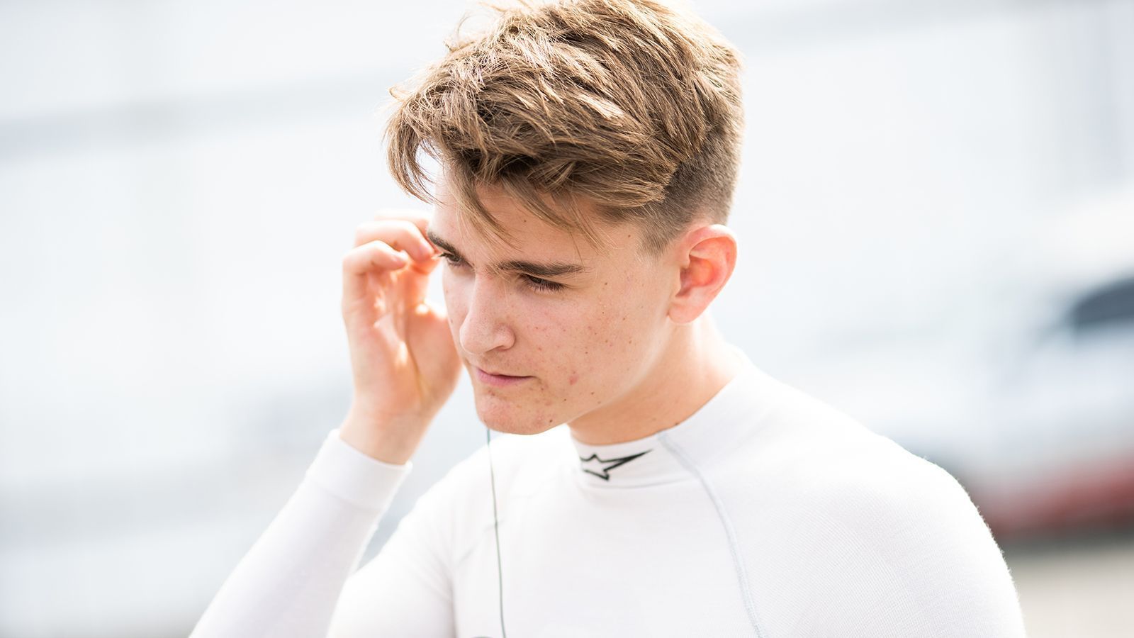 
                <strong>Logan Sargeant (Prema Racing)</strong><br>
                Piastris Teamkollege lauert in der Gesamtwertung knapp dahinter auf Platz zwei. Für Sargeant ist es das zweite Jahr in der Formel 3. Auch er hat von einem Teamwechsel profitiert. 2019 reichte es im Cockpit von Carlin Buzz Razing insgesamt nur zu Rang 19. Beim berüchtigten Macau Grand Prix fuhr der inzwischen 19 Jahre alte US-Amerikaner allerdings auf einen überraschenden dritten Platz. Jetzt läuft es im Prema besser. Zwar holte Sargeant bisher noch keinen Sieg, dafür schon zwei Podiumsplätze in sechs Rennen – Platz 3 in der Gesamtwertung.
              