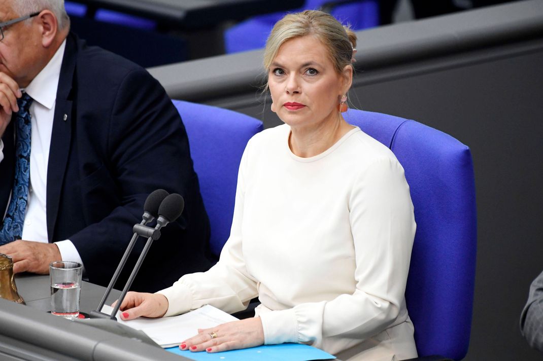 Die Präsidentin des Bundestags, Julia Klöckner, wechselt sich mit den vier anderen Präsidiumsmitgliedern bei den Plenarsitzungen ab.