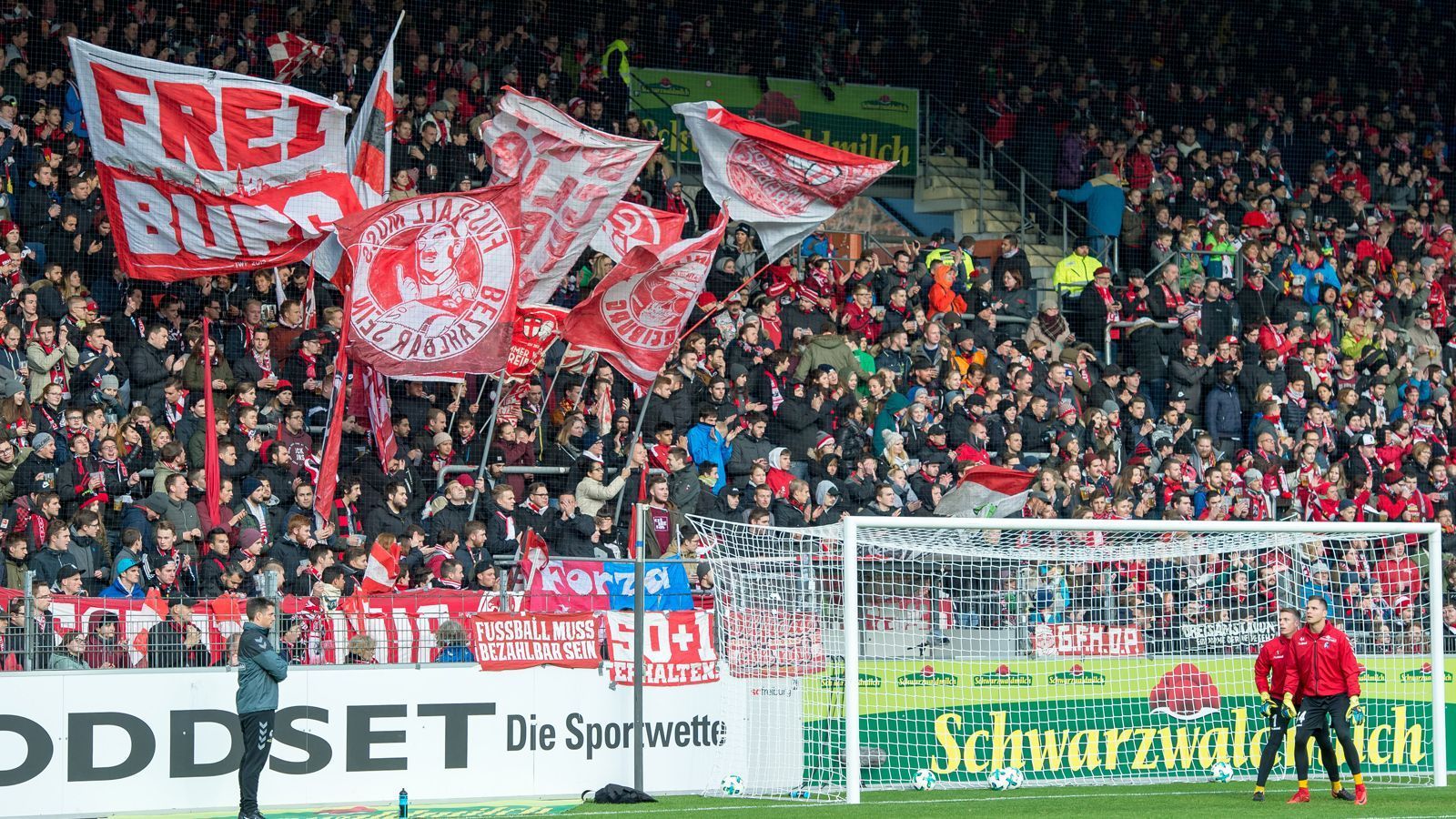 
                <strong>SC Freiburg</strong><br>
                Vereinshymne: "SC Freiburg vor!" (Fisherman's Fall)
              