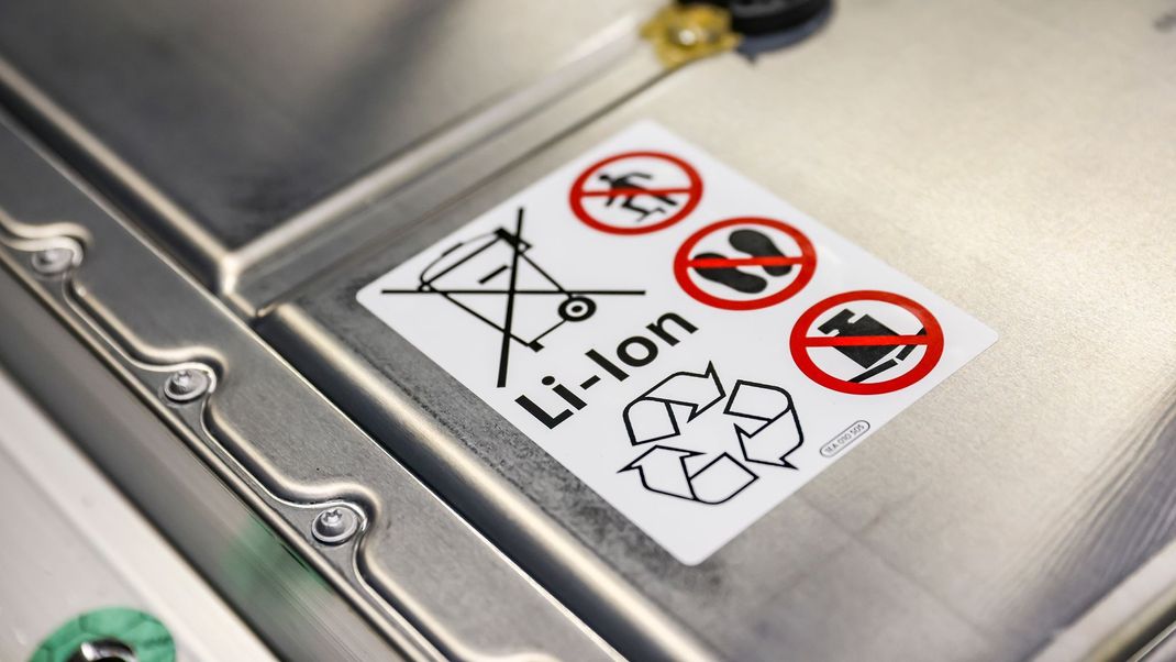 Der Rohstoff Lithium für Batterien soll künftig auch aus Rheinland-Pfalz kommen. (Symbolbild)