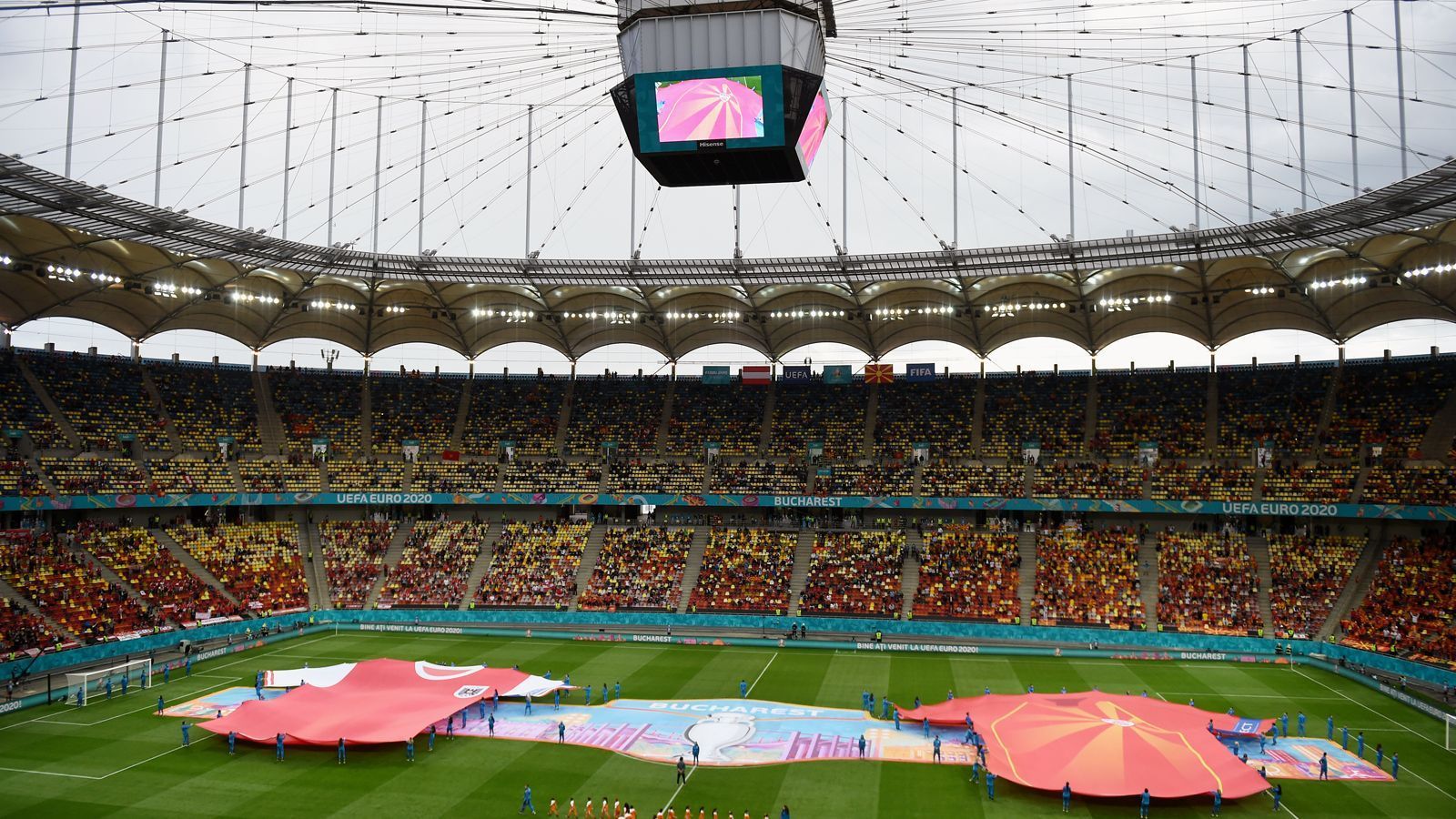 
                <strong>Nationalstadion Bukarest</strong><br>
                Im zweiten Spiel von Sonntag trafen Österreich und Nordmazedonien in der rumänischen Hauptstadt Bukarest aufeinander. Am Tag vor dem Spiel musste Österreichs Abschlusstraining im Nationalstadion sogar abgesagt werden, da heftige Regenschauer den Rasen stark in Mitleidenschaft zogen. 
              