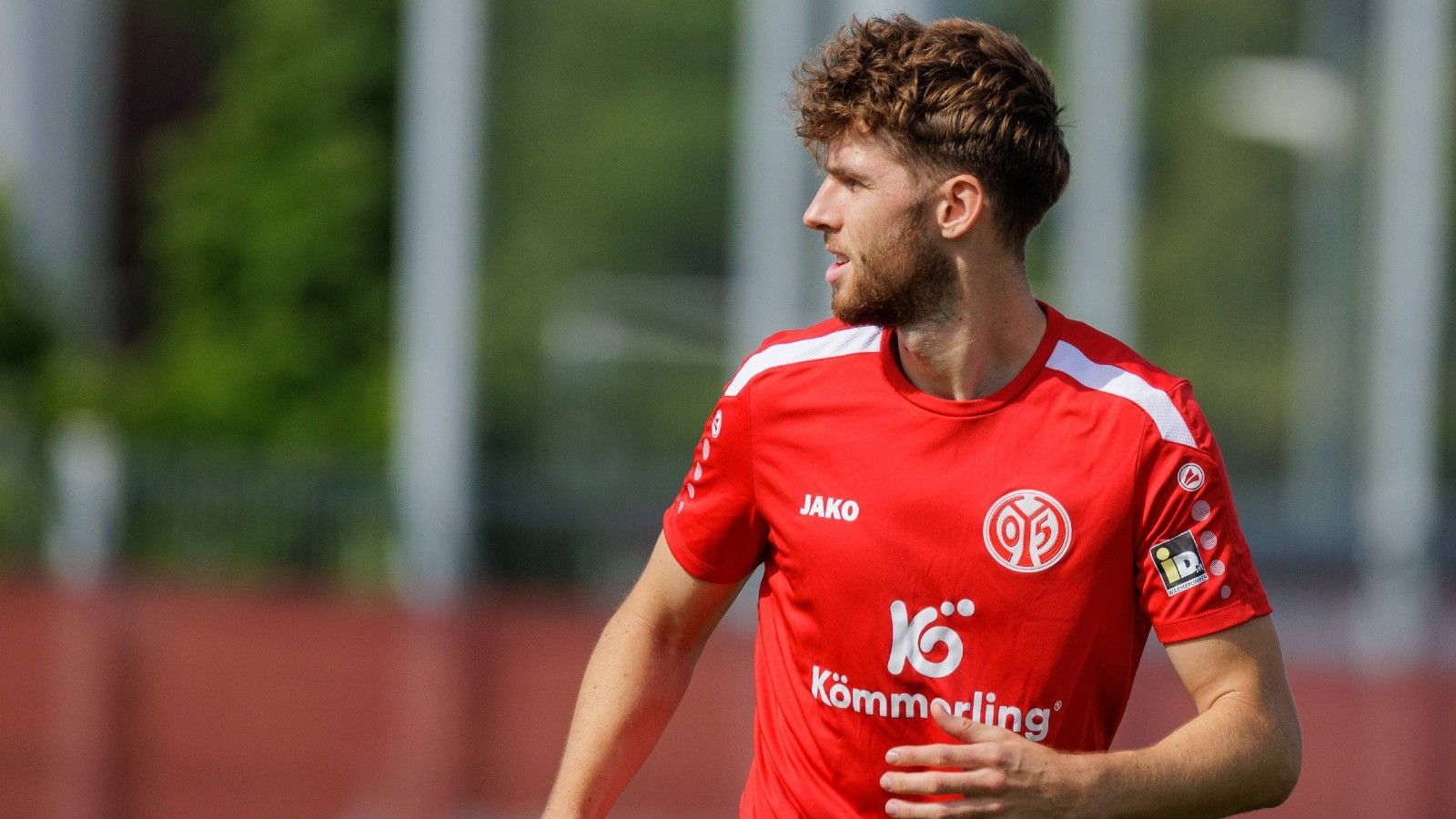 <strong>Anton Stach (1899 Hoffenheim)</strong><br>Auf den letzten Drücker hat der Transfer von Anton Stach von Mainz zu 1899 Hoffenheim doch noch geklappt. Der 24 Jahre alte Mittelfeldspieler unterschrieb bei den Kraichgauern einen Vertrag bis 2027. Die Ablösesumme soll sich laut Medienberichten auf zehn Millionen Euro belaufen.