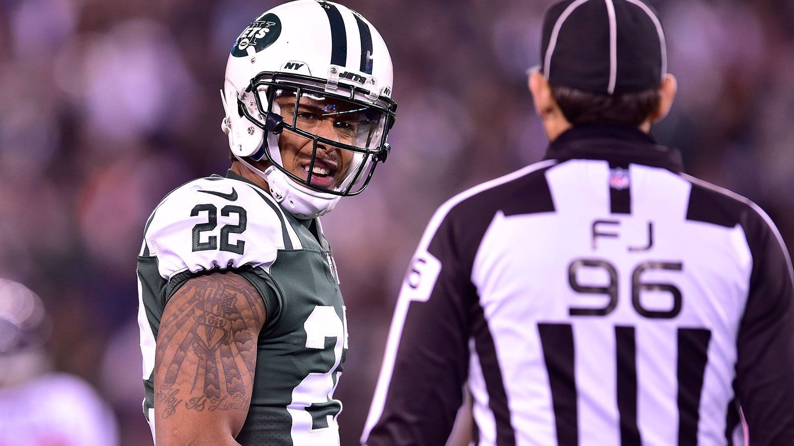 
                <strong>2018 - New York Jets und Trumaine Johnson</strong><br>
                Den New York Jets waren 18 Interceptions in sechs Jahren für die St. Louis und Los Angeles Rams Grund genug, Trumaine Johnson 72,5 Millionen Dollar über fünf Jahre zu geben. In New York floppte der Cornerback aufgrund von diversen Verletzungen. In den zwei Jahren nach seiner Unterschrift kassierte er 34 Millionen Dollar, absolvierte aber insgesamt nur 17 Spiele. Zu wenig für die Jets, die ihn 2020 schließlich entließen.
              