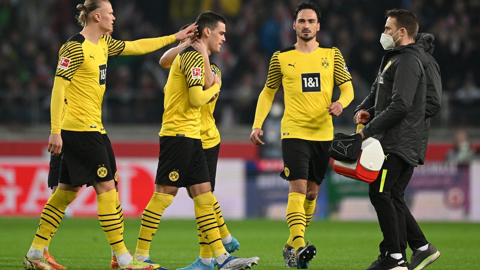 
                <strong>Giovanni Reyna</strong><br>
                Wird nach einer Minute verletzungsbedingt ausgewechselt und durch Julian Brandt ersetzt. ran-Note: ohne Bewertung
              