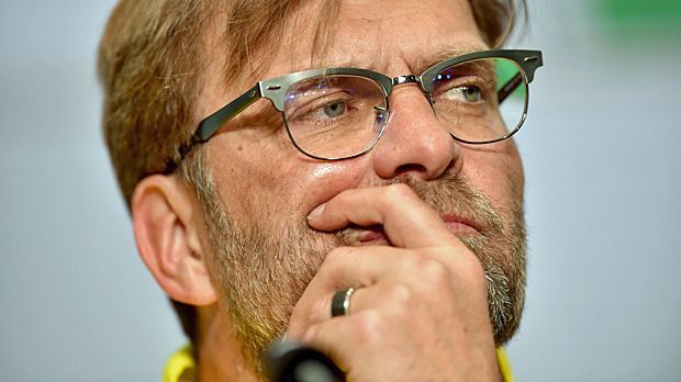 
                <strong>Jürgen Klopp, Borussia Dortmund</strong><br>
                Jürgen Klopp (Borussia Dortmund): Der BVB ohne Klopp - es ist wohl der emotionalste Rücktritt der jüngeren Geschichte. Nach einer Katastrophen-Hinrunde 2014/15 verkündet er seinen Abschied zum Saisonende, erklärt, nicht mehr "der richtige Mann" zu sein. Immerhin: Der Klub hat monatelang Zeit, einen Nachfolger zu suchen.
              