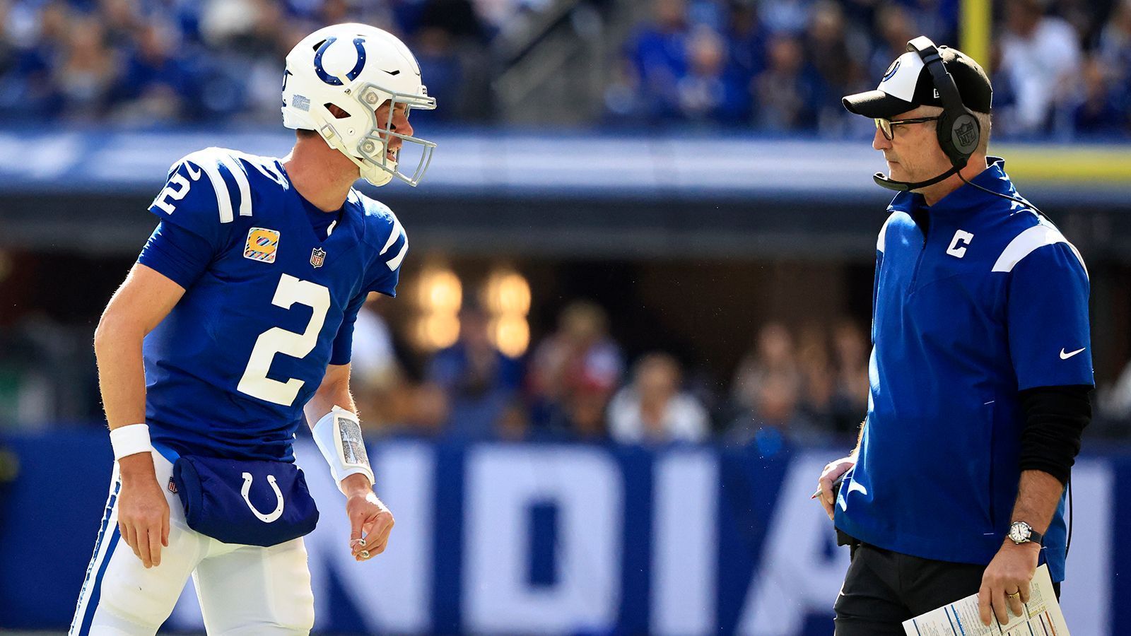 
                <strong>Frank Reich (Carolina Panthers)</strong><br>
                Bei den Panthers muss Reich ebenfalls auf Quarterback-Suche gehen, es sei denn, er plant mit dem letztjährigen Drittrunden-Pick Matt Corral oder einer Vertragsverlängerung für Sam Darnold. Im Draft könnten die Panthers mit dem neunten Pick die Quarterback-Position mit einem der talentierten Youngster besetzen. Abseits des Quarterbacks bieten die Panthers aktuell einen Kader auf, der mit zahlreichen jungen, guten Spielern gespickt ist. Die Defensive wird fortan von Ejiro Evero dirigiert, der die Broncos-Defensive vergangene Saison in die Top-Riegen zahlreicher Defensiv-Statistiken katapultierte. 
              