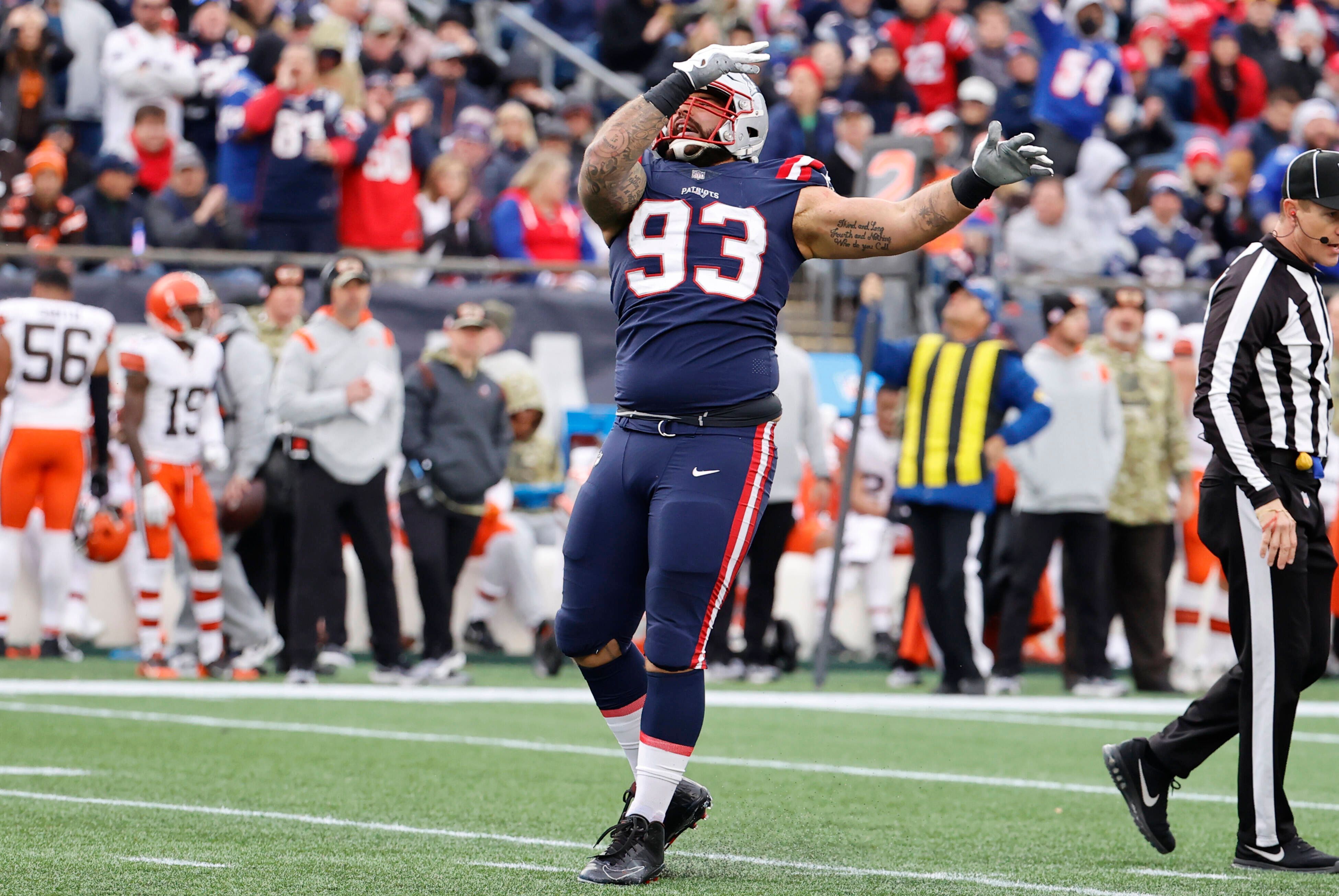 
                <strong>Lawrence Guy</strong><br>
                Ob Lawrence Guy mit nur drei gemeinsamen Brady-Jahren noch zur Dynastie-Zeit gezählt werden darf? Aber gleich in seinem ersten Jahr mit der Franchise erreichte der Defensive End Super Bowl LII, ein Jahr später gewann er seinen ersten und einzigen Ring. Obwohl er nur drei Saisons im abgelaufenen Jahrzehnt bei den Patriots verbrachte, wurde auch Guy ins "New England Patriots All-2010s Team" gewählt. 2023 kommt er in sein zwölftes NFL-Jahr - sein siebtes mit den Pats.
              