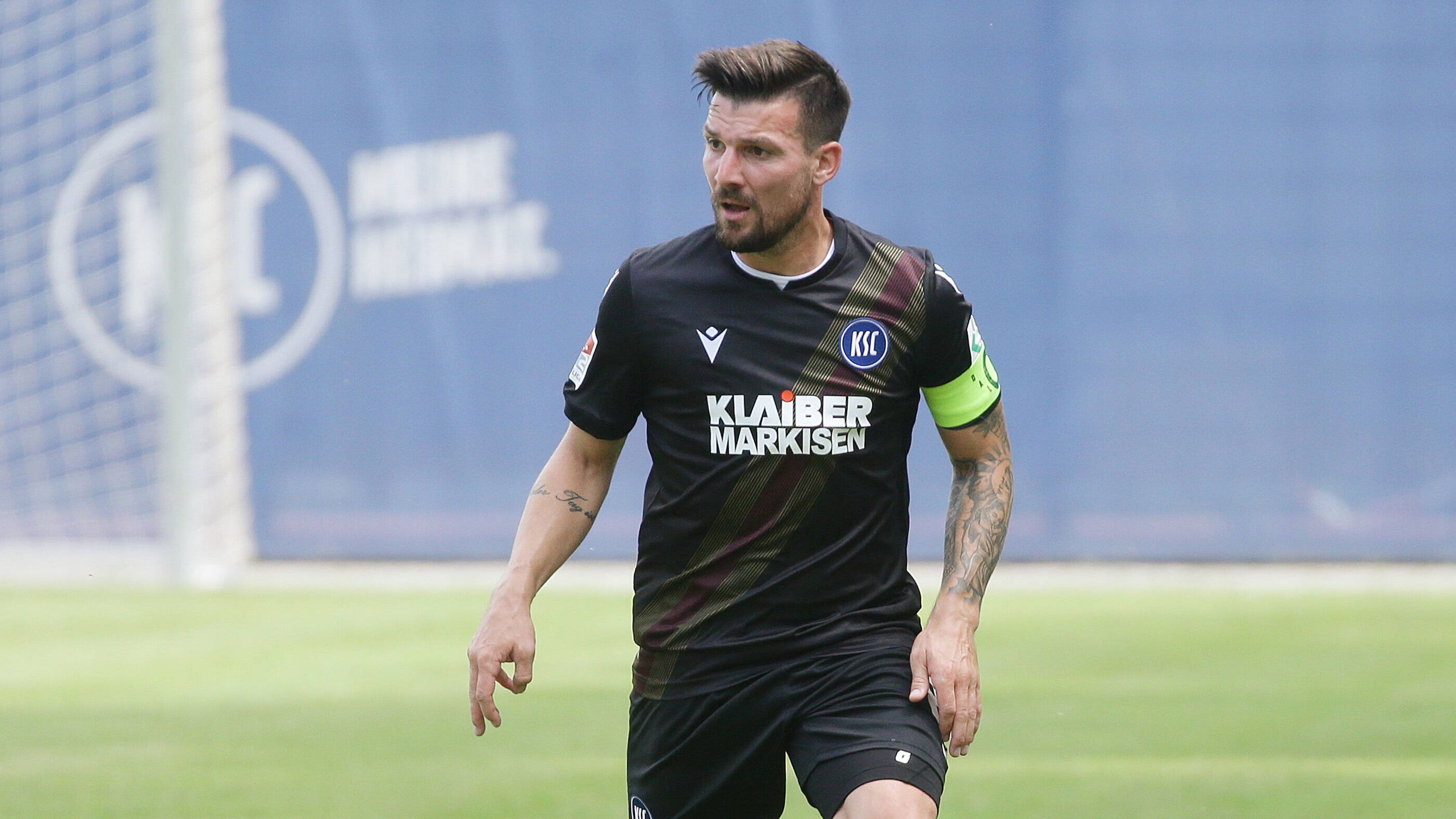 
                <strong>Karlsruher SC </strong><br>
                &#x2022; Kapitän: Jerome Gondorf - <br>&#x2022; Position: Zentrales Mittelfeld - <br>&#x2022; Im Verein seit: 2020<br>
              