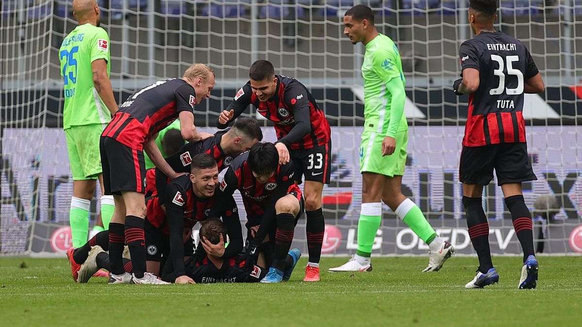 Frankfurt sichert sich knapp den Sieg gegen Wolfsburg