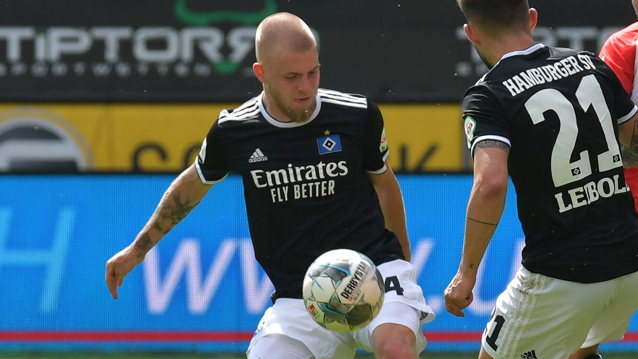 
                <strong>Rick van Drongelen</strong><br>
                Leistet sich zu Beginn ein paar Wackler, ansonsten aber verlässlich in der Defensive. Im Aufbauspiel nicht immer elegant. In der Nachspielzeit hat er großen Anteil am Heidenheimer Siegtreffer. ran-Note: 5
              