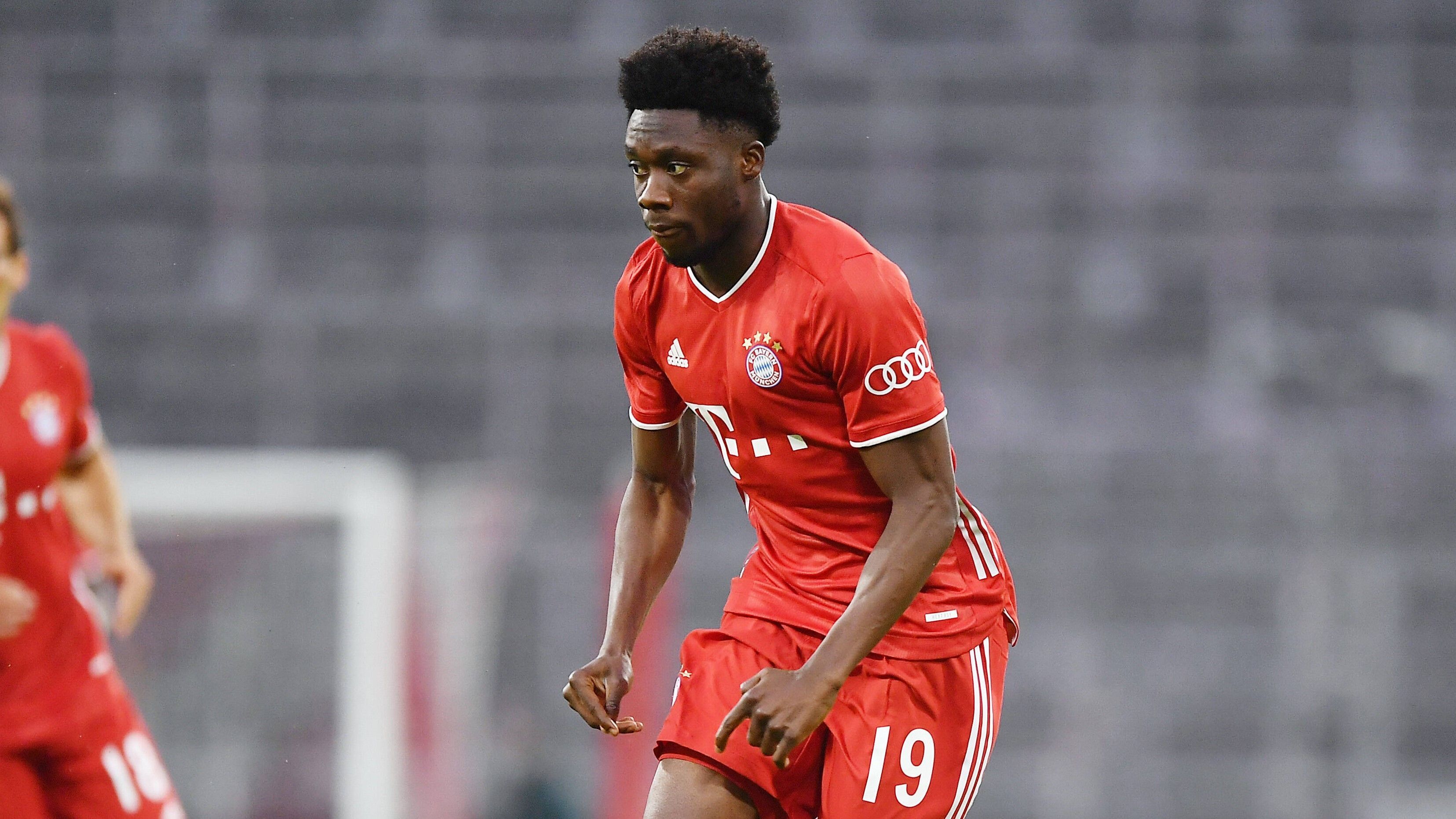 
                <strong>Alphonso Davies</strong><br>
                Seine Einwechslung in der 62. Minute zeigt, dass die Münchner derzeit doch sehr abhängig von ihrem ersten Anzug sind und größere Rotationen wie an diesem Abend gegen stärkere Gegner nicht funktionieren. Gibt sofort wieder den gewohnten Impulsgeber und macht mit Coman mächtig Tempo über Links. Stabilisiert auch die Münchner Defensive umgehend und schränkt die Kreise des bis dato sehr auffälligen Lainer ein. ran-Note: 
              