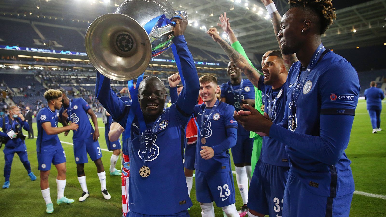 
                <strong>Platz 9: N'Golo Kante</strong><br>
                FC Chelsea | Mittelfeld | 30 Jahre | Vorjahresposition: 55 (+46)
              