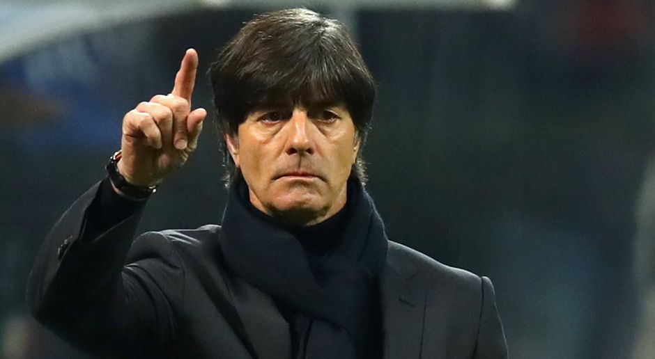 
                <strong>Jogi Löw Rekord</strong><br>
                Bundestrainer Joachim Löw hat durch das 0:0 des DFB-Teams gegen Italien einen 50 Jahre alten Rekord eingestellt - sechs Länderspiele ohne Gegentor! Das schaffte die Nationalmannschaft zuletzt 1966 unter Helmut Schön. Damals gehörten noch Spieler wie Franz Beckenbauer und Uwe Seeler zum Kader. Das letzte Tor kassierte die DFB-Auswahl im EM-Halbfinale 2016 gegen Frankreich (0:2).
              