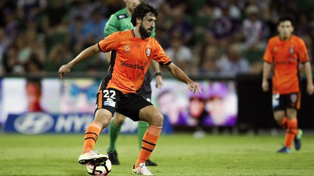 
                <strong>Thomas Broich (36 Jahre, offensives Mittelfeld)</strong><br>
                Nachdem der Mittelfeldstratege Thomas Broich in den zurückliegenden sieben Jahren bei Brisbane Roar in Australien kickte, sucht der 36-Jährige nun nach einer neuen Aufgabe. Wegen des Salary Caps in der A-League wurde der Vertrag des Deutschen nicht verlängert. Doch Broich will noch weiterspielen. Seine Bilanz in Down Under kann sich auf jeden Fall sehen lassen. Der Ex-Gladbacher wurde vier Mal australischer Meister, zwei Mal zum Spieler des Jahres gewählt. Nun hoffe er auf Angebote aus "Australien oder Asien", wie er zuletzt im Interview mit "sportschau.de" sagte.
              