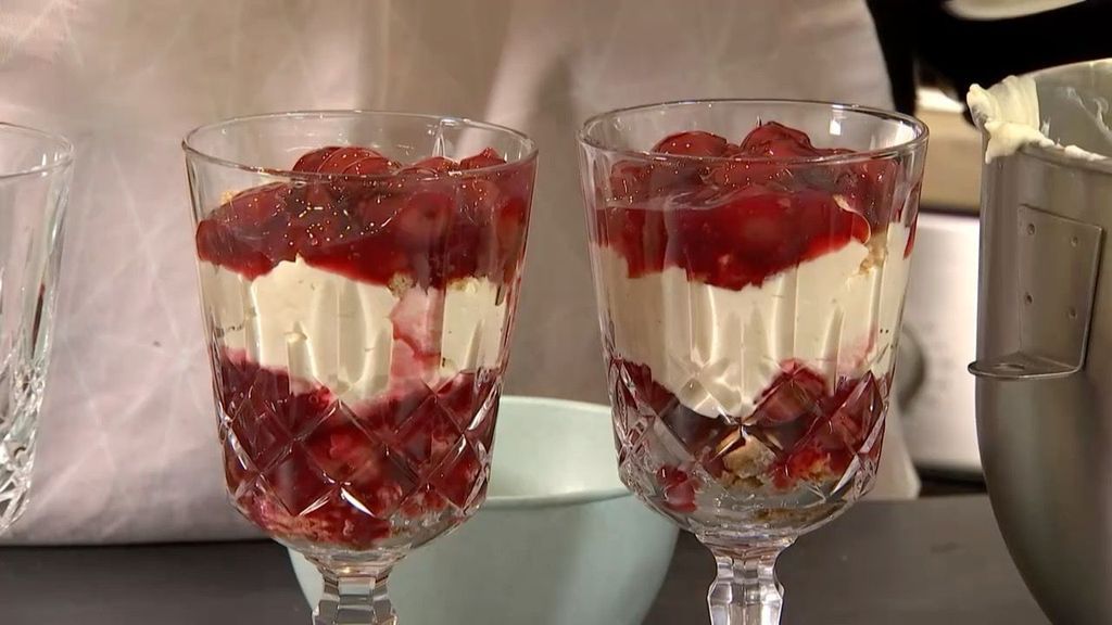 Weihnachten Rezept-Ideen: Zimtstern-Dessert mit Kirschen