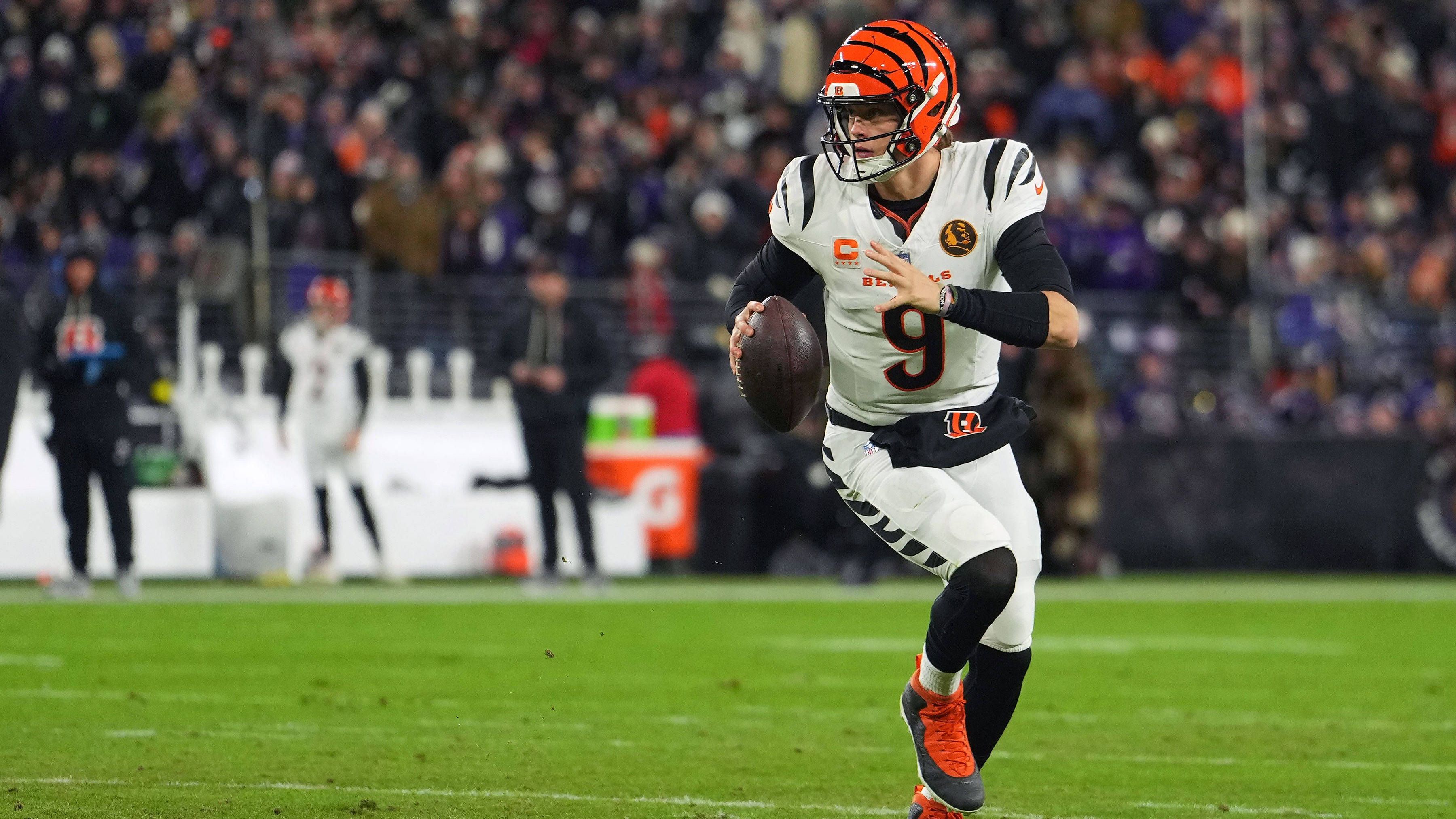 <strong>Platz 12: Joe Burrow (Cincinnati Bengals)<br></strong>Was war das für ein überragendes Comeback von Joe Burrow gegen die Ravens?! 261 Passing Yards und zwei Touchdowns auswärts in Baltimore.&nbsp; Burrow ist sowas von zurück. Geht es so weiter, kann "Joey B" schnell in die Top 10 aufsteigen.