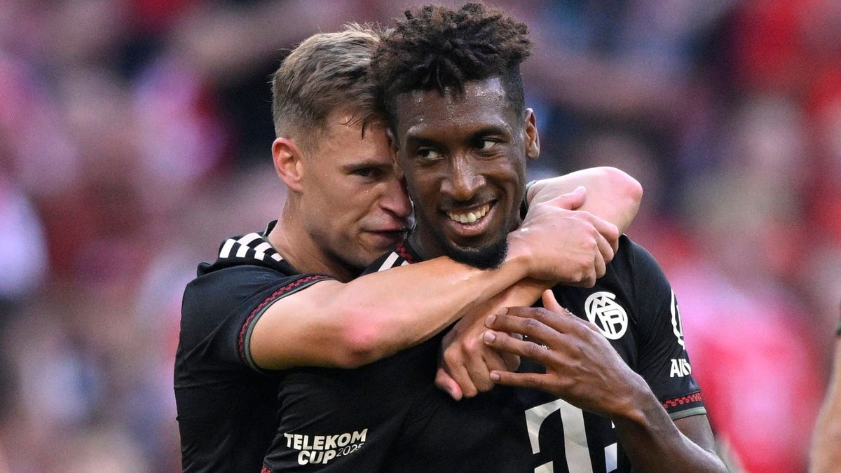 TOR zum 2:0 Kingsley Coman FC Bayern Muenchen FCB (11) Torjubel mit Joshua Kimmich FC Bayern Muenchen FCB (06) FC Bayern Muenchen FCB vs Tottenham Hotspur Spurs 07.08.2025 DFL REGULATIONS PROHIBIT ...
