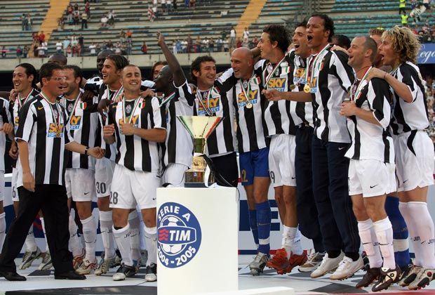 
                <strong>Juves Erfolge</strong><br>
                In der heimischen Serie A steht Juventus Turin kurz vor dem 30. Meistertitel. Der italienische Pokal fand bislang neun Mal den Weg nach Turin. International kann die "Alte Dame" sechs Titel vorweisen, darunter je ein Mal in der Champions League und im Landesmeister-Cup.
              