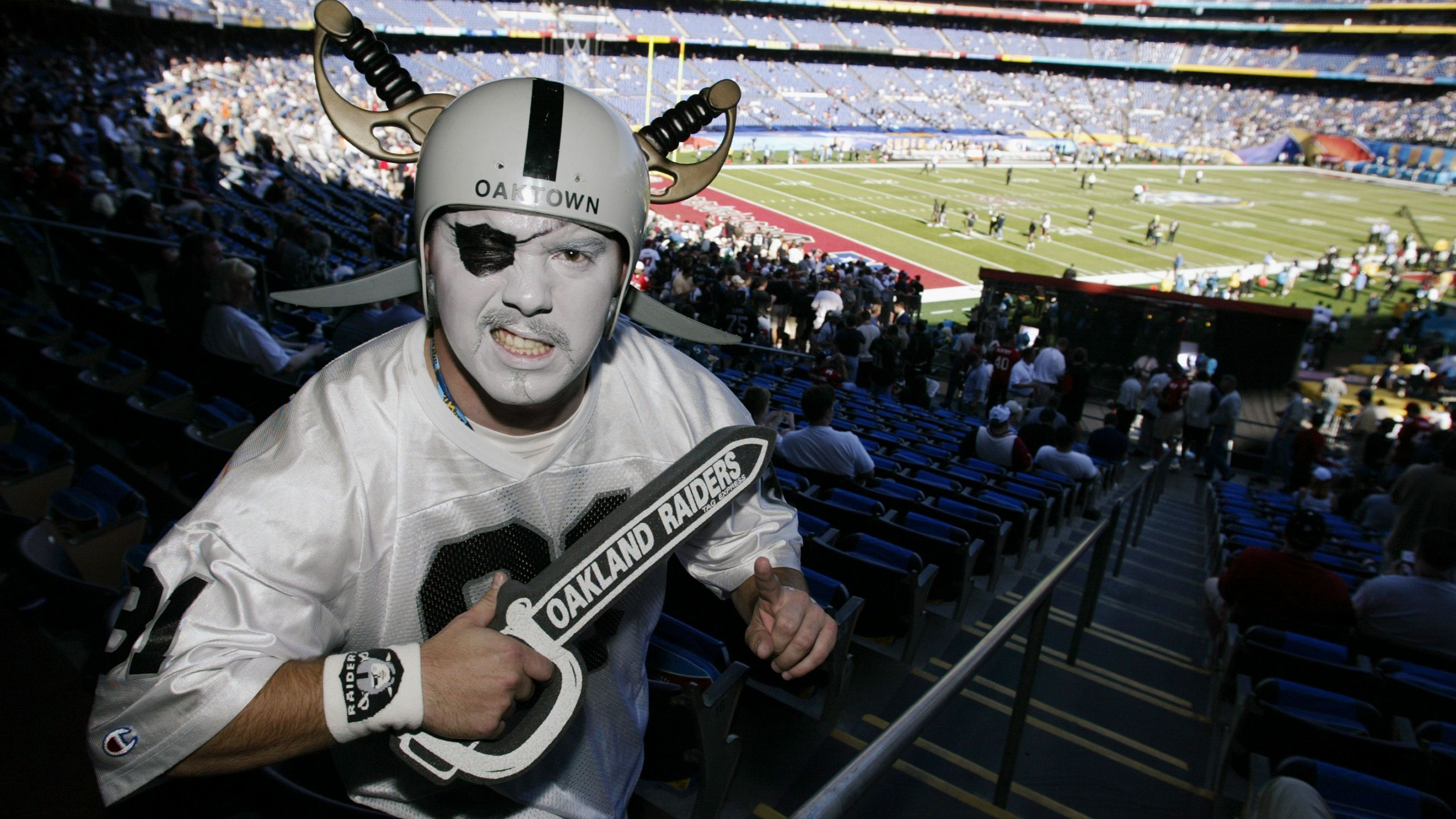 <strong>Oakland / Las Vegas Raiders: Super-Bowl-Einzug</strong><br>- Saison: 2002