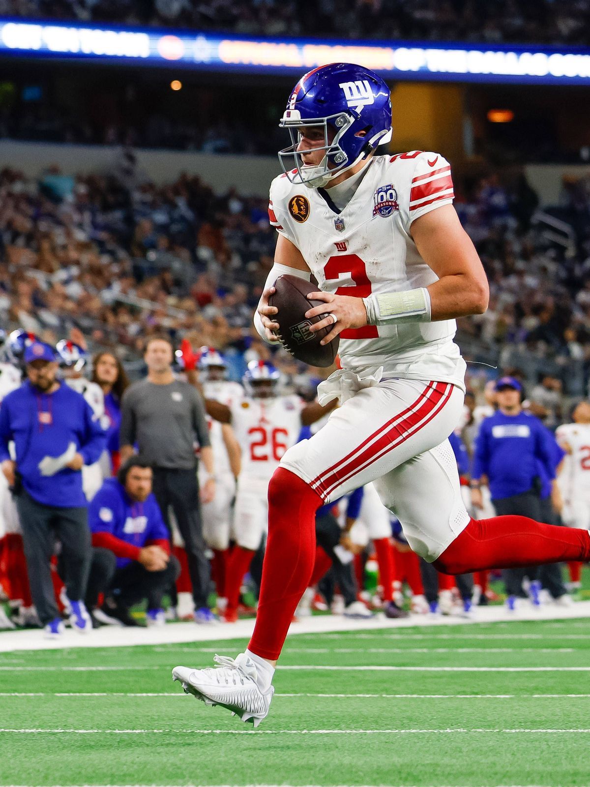 NFL, American Football Herren, USA New York Giants at Dallas Cowboys Nov 28, 2024; Arlington, Texas, USA; New York Giants quarterback Drew Lock (2) rushes for a touchdown during the fourth quarter ...