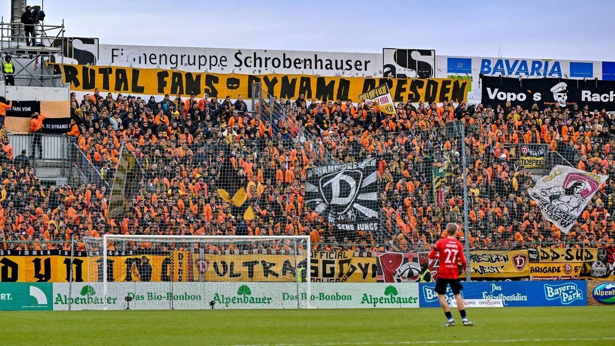 Mehr als 4000 Dresdener Fans in Unterhaching