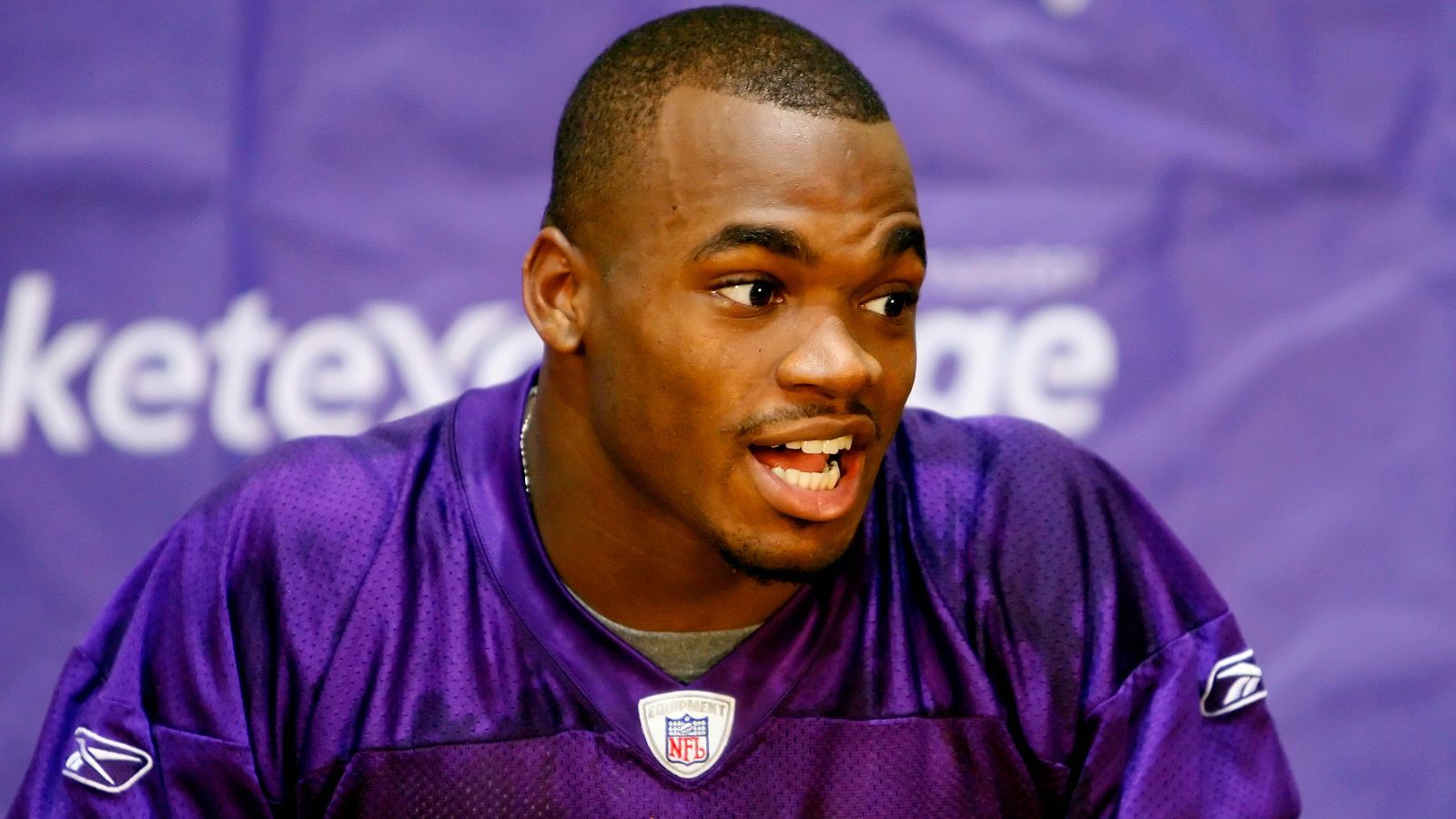 <strong>2012: Adrian Peterson (Running Back, Minnesota Vikings)</strong><br>Der letzte Nicht-Quarterback, der MVP wurde, hört auf den Namen Peterson. Mehr als zehn Jahre ist das schon her. 2097 Rushing Yards und 13 Touchdowns halfen dabei.