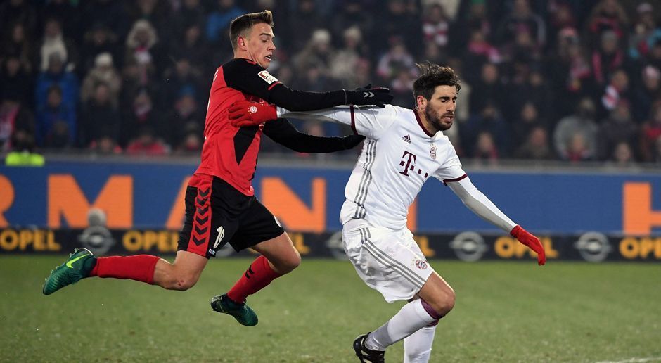 
                <strong>Javi Martinez (FC Bayern München)</strong><br>
                Javi Martinez: Wurde in den ersten Minuten wie seine Nebenleute komplett überrumpelt. Mit einer starken Grätsche im eigenen Strafraum bremste der Spanier den durchstartenden Günter. ran-Note: 4
              