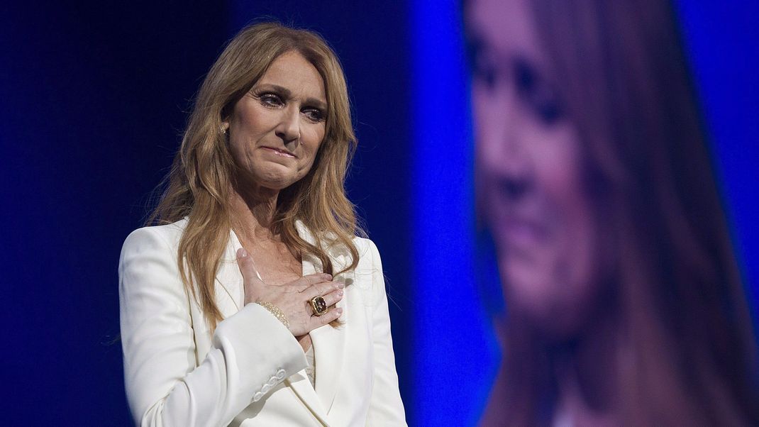 Nach langer Abstinenz in der Öffentlichkeit zeigt sich Sängerin Céline Dion erstmals wieder in der Öffentlichkeit.