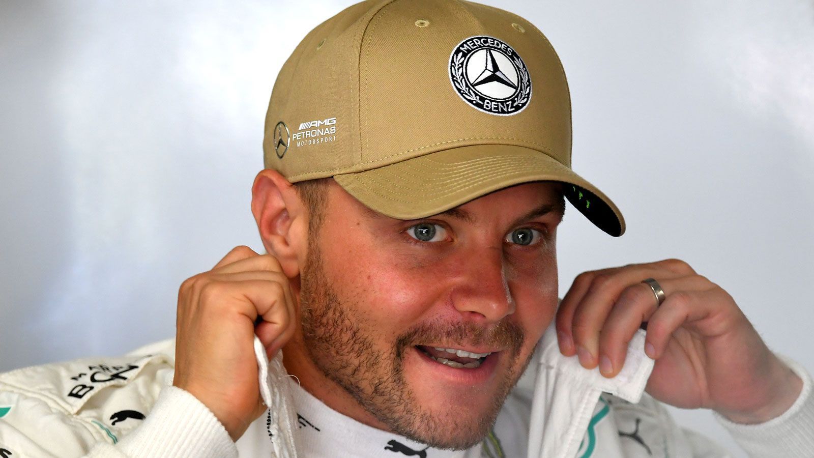 
                <strong>Valtteri Bottas (Mercedes-AMG Petronas Motorsport)</strong><br>
                Die treue Nummer zwei. Meckert nicht, muckt nur ganz selten auf. Der ideale "Wingman", wie es Mercedes-Motorsportchef Toto Wolff mal herausrutschte. Der Finne würde sich einen langfristigen Vertrag wünschen. Und will endlich mal richtig um den Titel kämpfen.Vertrag bis: Ende 2020
              