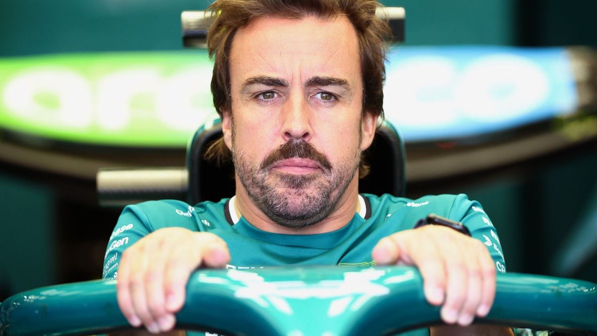 Fernando Alonso beim Probesitzen im Aston Martin AMR25 in Ungarn 2025