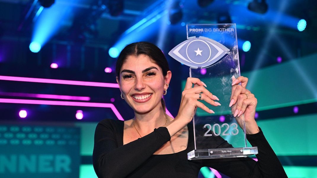 Yeliz Koc ist die strahlende Siegerin von "Promi Big Brother" 2023