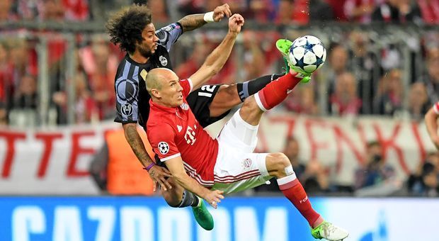 
                <strong>Arjen Robben (FC Bayern München)</strong><br>
                In den ersten 25 Minuten hauptsächlich als Eckentreter gefragt. Seine Hereingabe auf Vidal bringt auch das 1:0. Sorgt auch abseits der Eckfahne für viel Gefahr für das Real-Tor. Findet in der zweiten Hälfte nicht mehr zu seinem Spiel. Verrennt sich zu oft in Einzelaktionen. ran-Note: 3
              