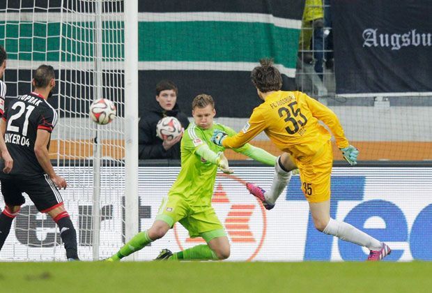 
                <strong>Marwin Hitz</strong><br>
                Es war wohl das überraschendste Tor des 22. Spieltags. Marwin Hitz trifft in den Schlussminuten zum 2:2-Ausgleich beim Spiel des FC Augsburg gegen Leverkusen.
              