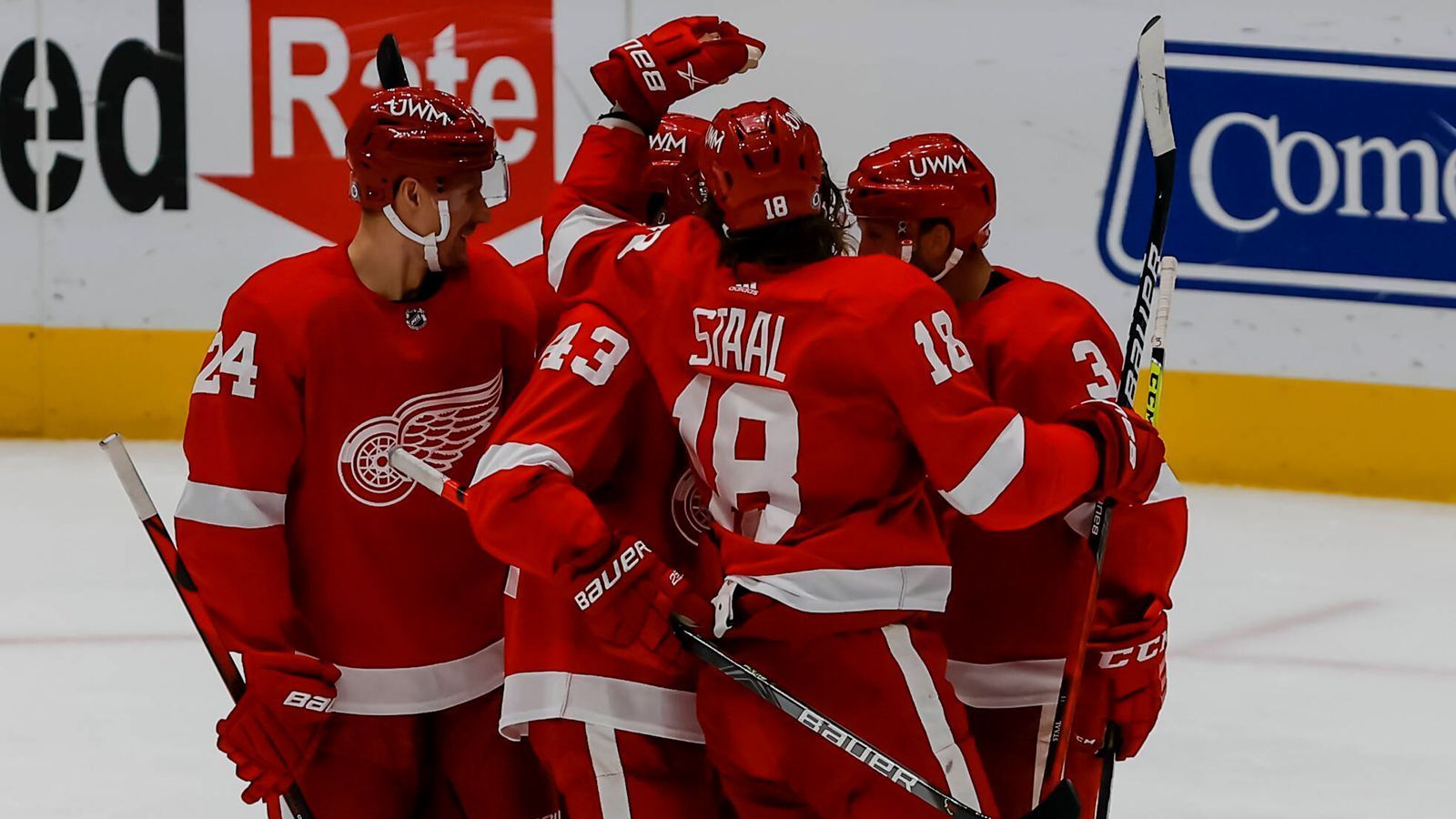 
                <strong>Detroit Red Wings</strong><br>
                Ein bekannter EDM-Hit: "Rattle" von den Bingo Players läuft bei den Red Wings.
              