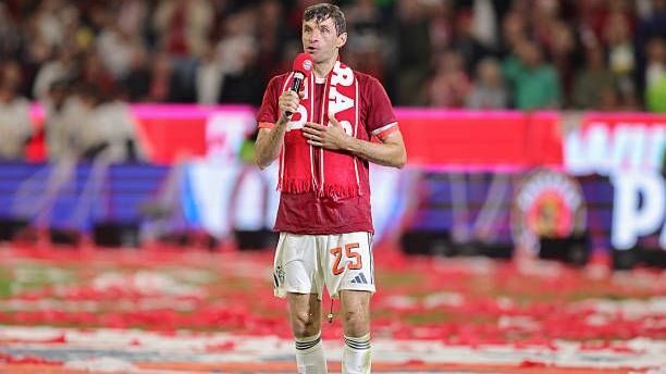 <em><strong>Das Ende der Müller-Ära</strong><br>Thomas Müller steht vor seinem Abschied beim FC Bayern München. Am Sonntag wird der 35-Jährige in Hoffenheim sein letztes Bundesliga-Spiel für den deutschen Rekordmeister bestreiten. Danach steht noch die Klub-WM im Trikot der Münchner an, bevor der endgültige Abschied bevorsteht. <strong>ran</strong> blickt noch einmal zurück auf seine bisherige Karriere und die größten Meilensteine.</em>