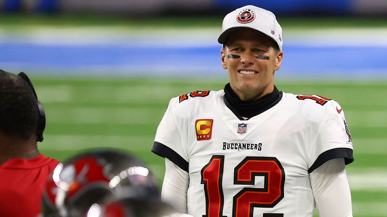 
                <strong>Platz 1: Tom Brady (Tampa Bay Buccaneers)</strong><br>
                QuarterbackIn der NFL seit 2000199. Draft-PickBei den Buccaneers seit 2020Vorher aktiv für die New England Patriots
              