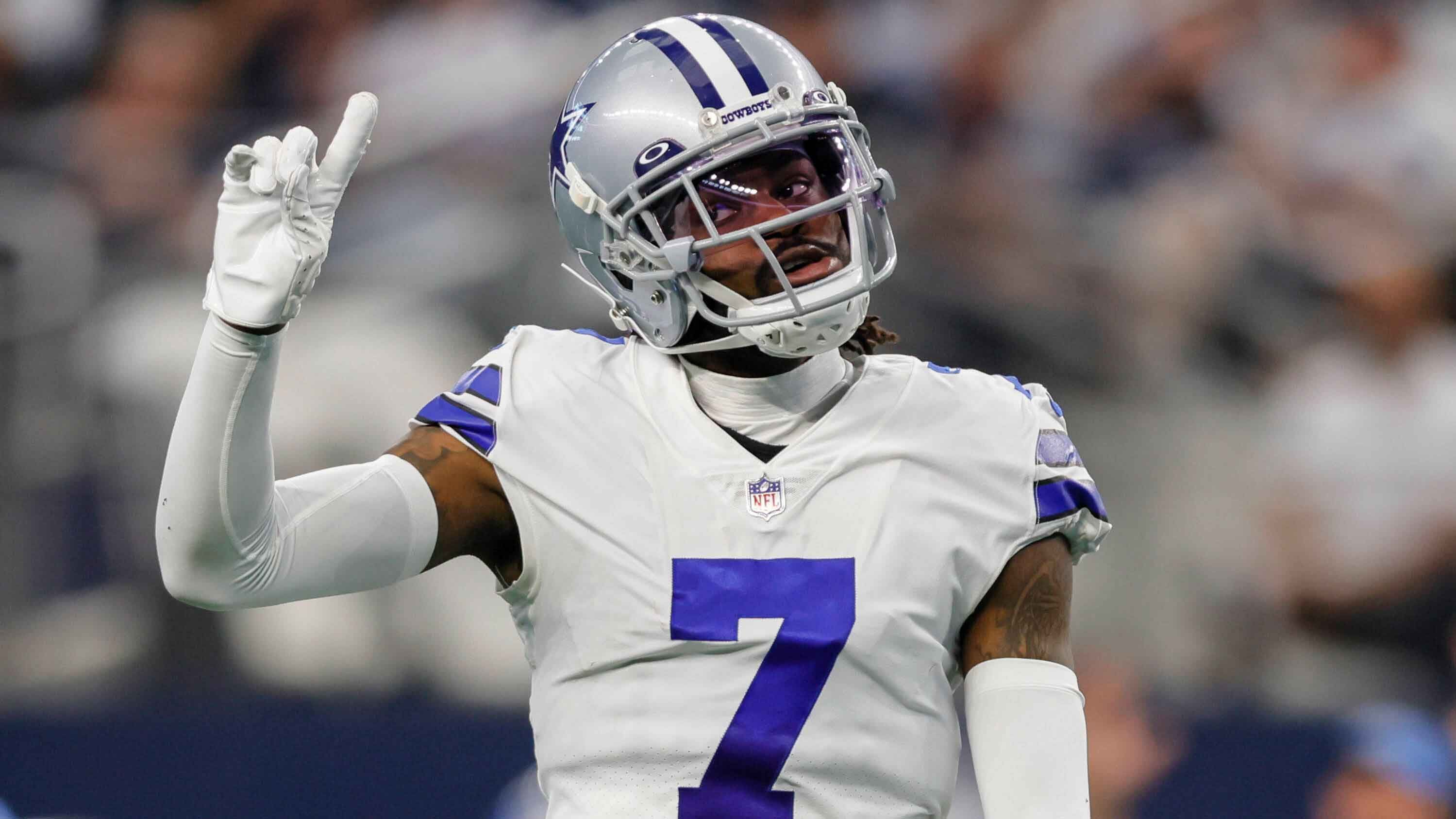 
                <strong>Platz 16: Dallas Cowboys</strong><br>
                &#x2022; Cornerback-Starter: Stephon Gilmore, Trevon Diggs<br>&#x2022; Cornerback-Backups: Jourdan Lewis, Eric Scott Jr., Kelvin Joseph, DaRon Bland, Nahshon Wright, C.J. Goodwin<br>&#x2022; Safety-Starter: Jayron Kearse, Donovan Wilson<br>&#x2022; Safety-Backups: Israel Mukuamu, Tyler Coyle, Juanyeh Thomas, Malik Hooker, Markquese Bell, Sheldrick Redwine<br>Die wohl kontroverseste Position in diesem Ranking. Die Cornerbacks der Cowboys sind zwei ehemalige All-Pros. Allerdings: Stephon Gilmore ist weit weg von seiner Form, die ihn All-Pro gemacht hat, altert und hat viele Verletzungsprobleme. Trevon Diggs' Spielweise profitiert von dem hervorragenden Pass Rush der Cowboys. In Coverage ist er noch immer mehr als schlagbar.
              