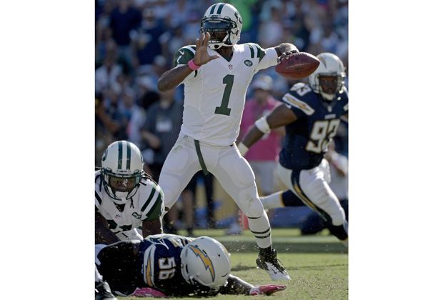 
                <strong>San Diego Chargers - New York Jets 31:0</strong><br>
                Klar dürfte auch sein, wer im kommenden Spiel bei den Jets als Starting-Quarterback auftritt: Michael Vick übernimmt nach ganz schwachem Auftritt von Geno Smith die Spielmacher-Position. Die Klatsche kann aber auch der alte Recke nicht verhindern.
              