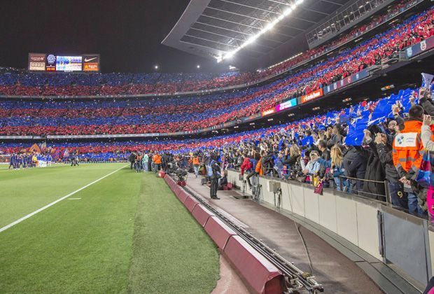 
                <strong>FC Barcelona vs. Real Madrid</strong><br>
                Auch abseits der Choreographie hatte der 170. Clasico einiges zu bieten, war er doch das bislang kostbarste Fußball-Spiel aller Zeiten. Bem Topspiel standen Profis mit einem Gesamtmarktwert von sage und schreibe 1,053 Milliarden Euro auf dem Platz. (Quelle transfermarkt.de)
              