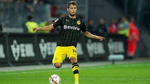 
                <strong>Moritz Leitner (Borussia Dortmund)</strong><br>
                Moritz Leitner: Bei Borussia Dortmund steht "Mo" Leitner aktuell nicht gerade hoch im Kurs. Der ehemalige U21-Nationalspieler muss sich über die Regionalliga-Mannschaft neu anbieten. Für Löw ist der 22-Jährige damit aktuell keine Option. Vielleicht aber für Österreich? Die Alpenrepublik repräsentiert er bereits zu U17-Zeiten.
              