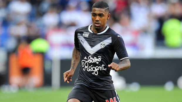 
                <strong>Malcolm</strong><br>
                Als heißester Kandidat für die Dembele-Nachfolge wurde in den vergangenen Tagen immer wieder Malcolm gehandelt. Der Brasilianer spielt bei Girondins Bordeaux, sein Vertrag läuft noch bis 2020. Wie Dembele ist Malcolm schnell und trickreich, aber wohl auch teuer, bis zu 40 Millionen Euro wurden als Ablöse genannt. Das Interesse soll etwas abgekühlt sein.
              