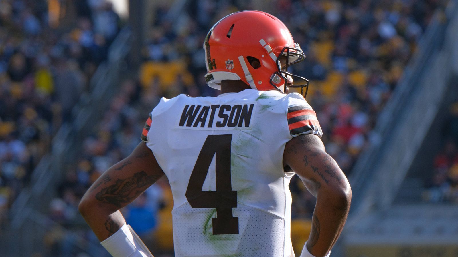 
                <strong>Houston Texans via Cleveland Browns: Pick 12</strong><br>
                Die berühmte Saga um Deshaun Watson abseits des Feldes hat sich weitestgehend beruhigt, aber auch sportlich hat sie noch Nachwirkungen. Die Cleveland Browns investierten ihre nähere Zukunft für den Franchise Quarterback und bezahlen in diesem Jahr die zweite Rate. Insgesamt drei Erstrunden-Picks gingen an die Houston Texans. Der erste 2022, der zweite in diesem Draft und der dritte folgt 2024. Zudem geht dieses Jahr auch noch ein Drittrundenpick nach Houston. Ob sich der Trade für die Browns gelohnt hat, ist nach einer ersten halben Saison von Watson nicht zu sagen - die Texans allerdings waren trotz Draft-Kapital das zweitschlechteste Team der NFL.
              