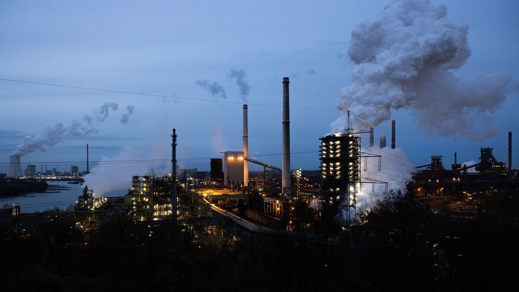 Thyssenkrupp verzeichnet spürbare Rückgänge bei Umsatz und Gewinn.