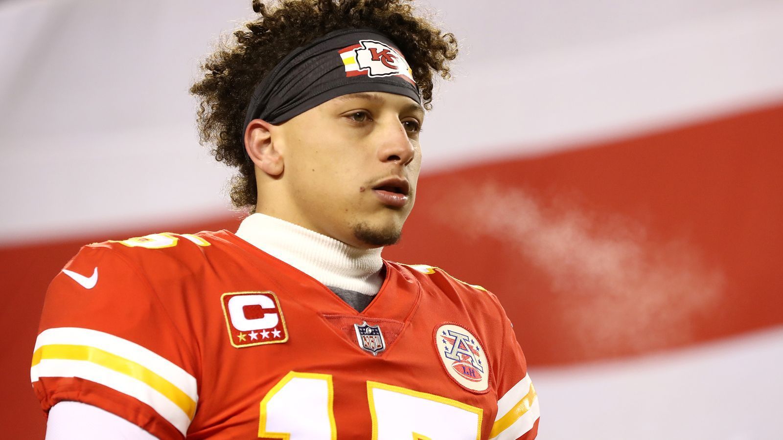 
                <strong>6. Patrick Mahomes (Quarterback, Kansas City Chiefs), PFF Grade 92,9</strong><br>
                In seiner zweiten NFL-Saison – der ersten als Starter – hat Mahomes sich in die Riege der Top-Quarterbacks geworfen. Seine PFF Grade ist die zweitbeste aller Quarterbacks. Kein Signal Caller hatte mehr Big Throws als der 23-Jährige (46). Noch nie schaffte ein Quarterback so viele Deep Passing Yards wie Mahomes mit seinen 1514 Yards.
              