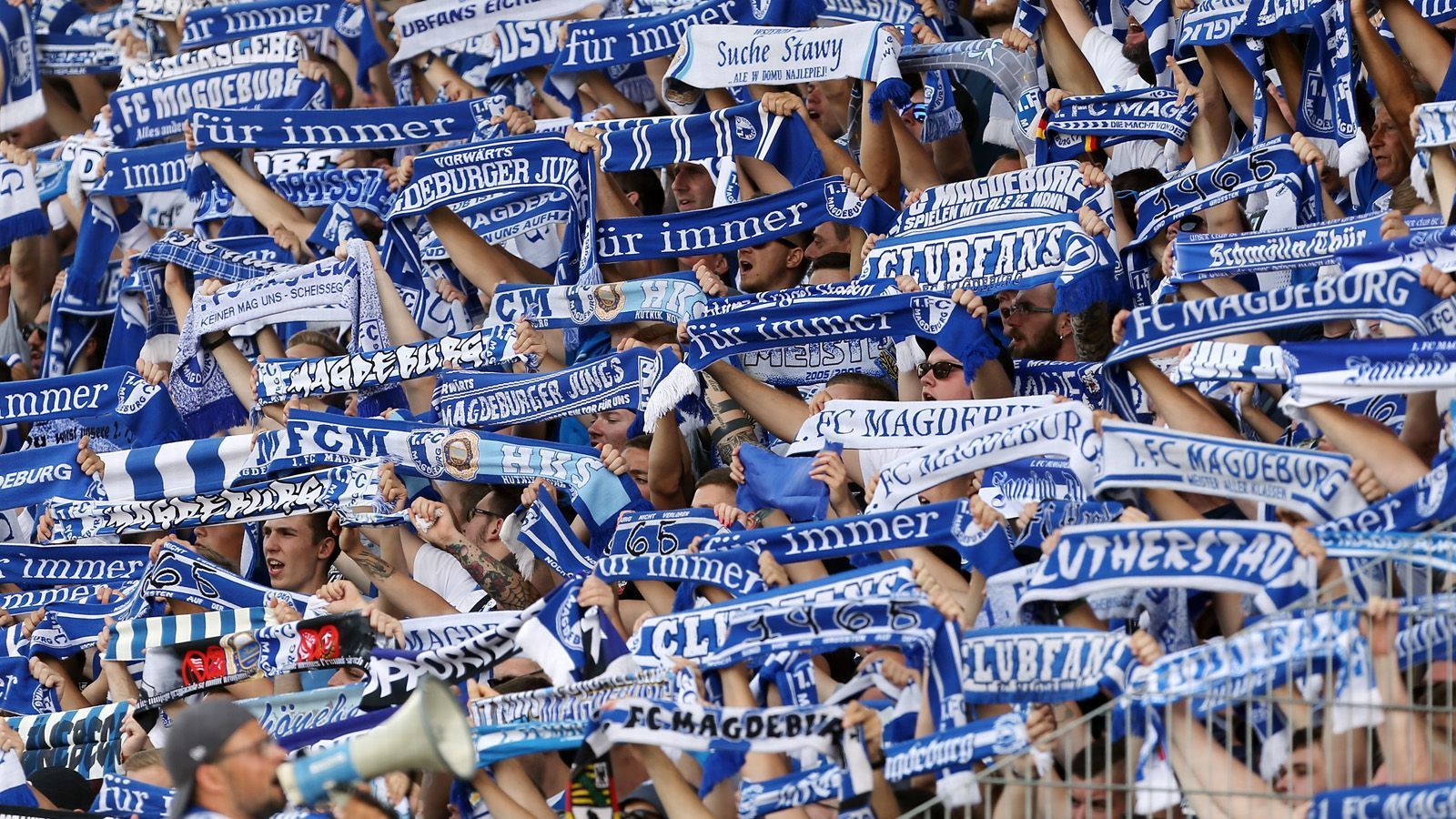
                <strong>1. FC Magdeburg</strong><br>
                Der Verein aus Sachsen-Anhalt hat seine Profi-Abteilung in die 1. FC Magdeburg Spielbetriebs GmbH ausgegliedert. Vor sieben Jahren verhandelten die Verantwortlichen mit einem Investor und dessen Einstieg mit 30 Millionen Euro. Letztendlich entschieden sich die Magdeburger gegen den Investor. Bis heute ist der Verein zu 100 % im Besitz der GmbH.
              