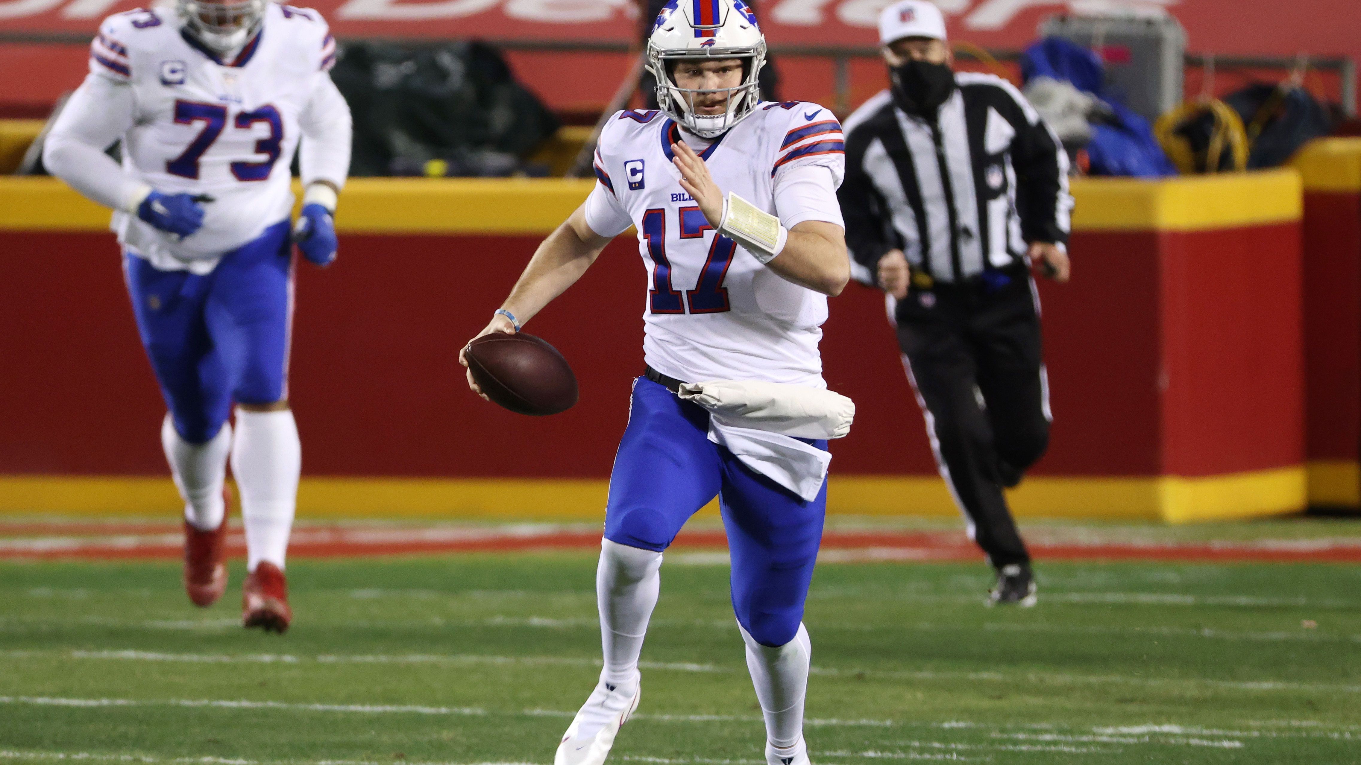 
                <strong>9. Josh Allen (Quarterback, Buffalo Bills)</strong><br>
                Quarterback Josh Allen landet in der Liste auf Platz 9. Mit seinen Buffalo Bills konnte er einen tiefen Playoff-Run hinlegen. Erst im AFC Championship Game wurden sie von den Kansas City Chiefs gestoppt.
              