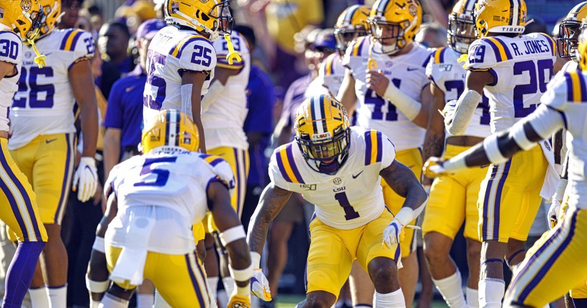 
                <strong>2. LSU Tigers</strong><br>
                Bilanz: 12-0 - Restprogramm - vs. Georgia Bulldogs (11-1)
              